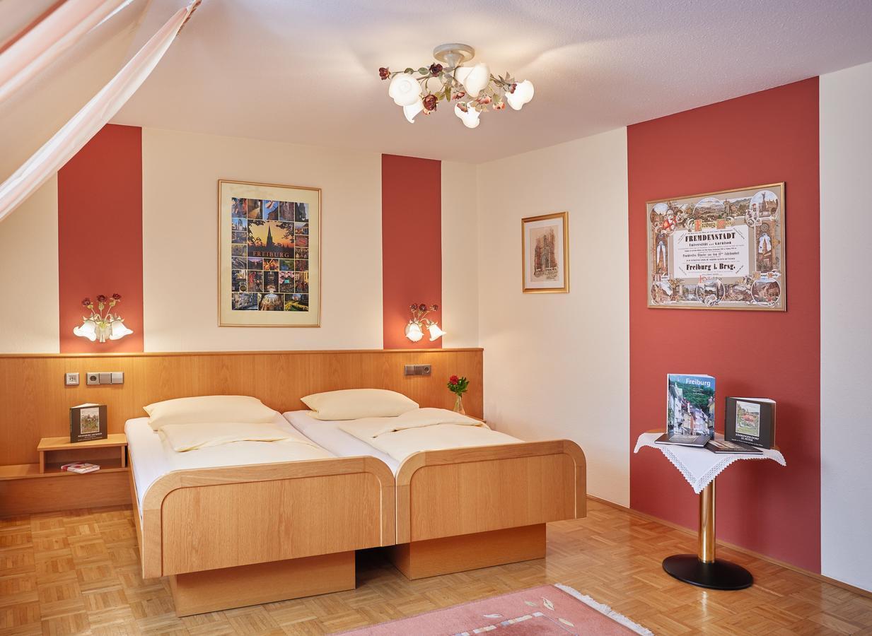 Bräunlingen Hotel Restaurant Lindenhof מראה חיצוני תמונה